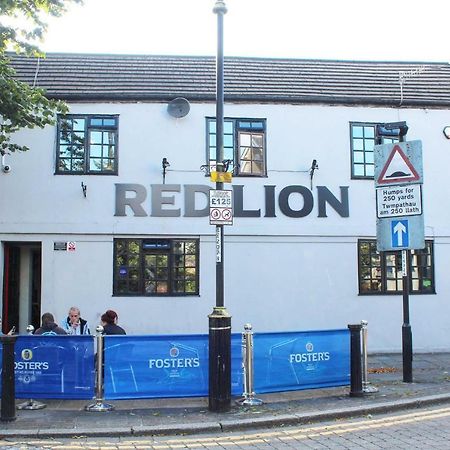 Red Lion Hotel 特里迪格 外观 照片