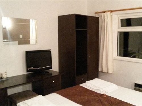 Red Lion Hotel 特里迪格 外观 照片