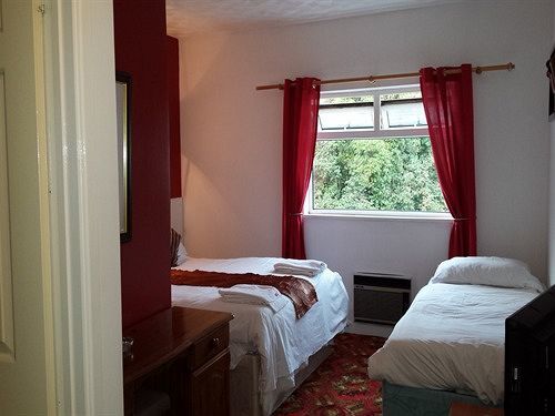 Red Lion Hotel 特里迪格 外观 照片