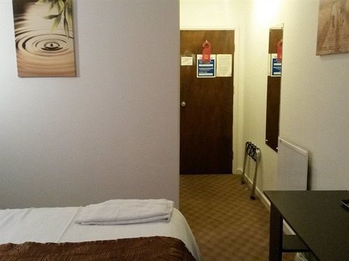 Red Lion Hotel 特里迪格 外观 照片
