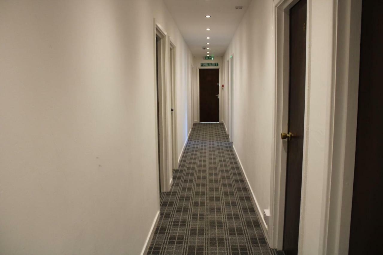 Red Lion Hotel 特里迪格 外观 照片