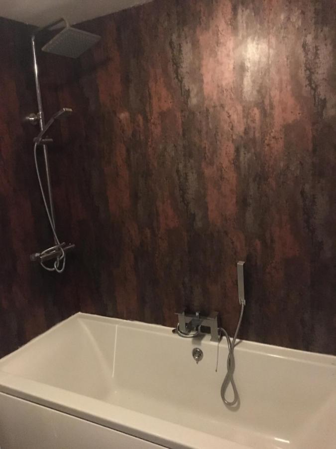 Red Lion Hotel 特里迪格 外观 照片
